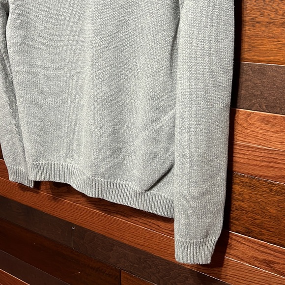 Eddie Bauer Stretchy V Neck Long Sleeve Light Gray Sweater - Picture 2 of 8